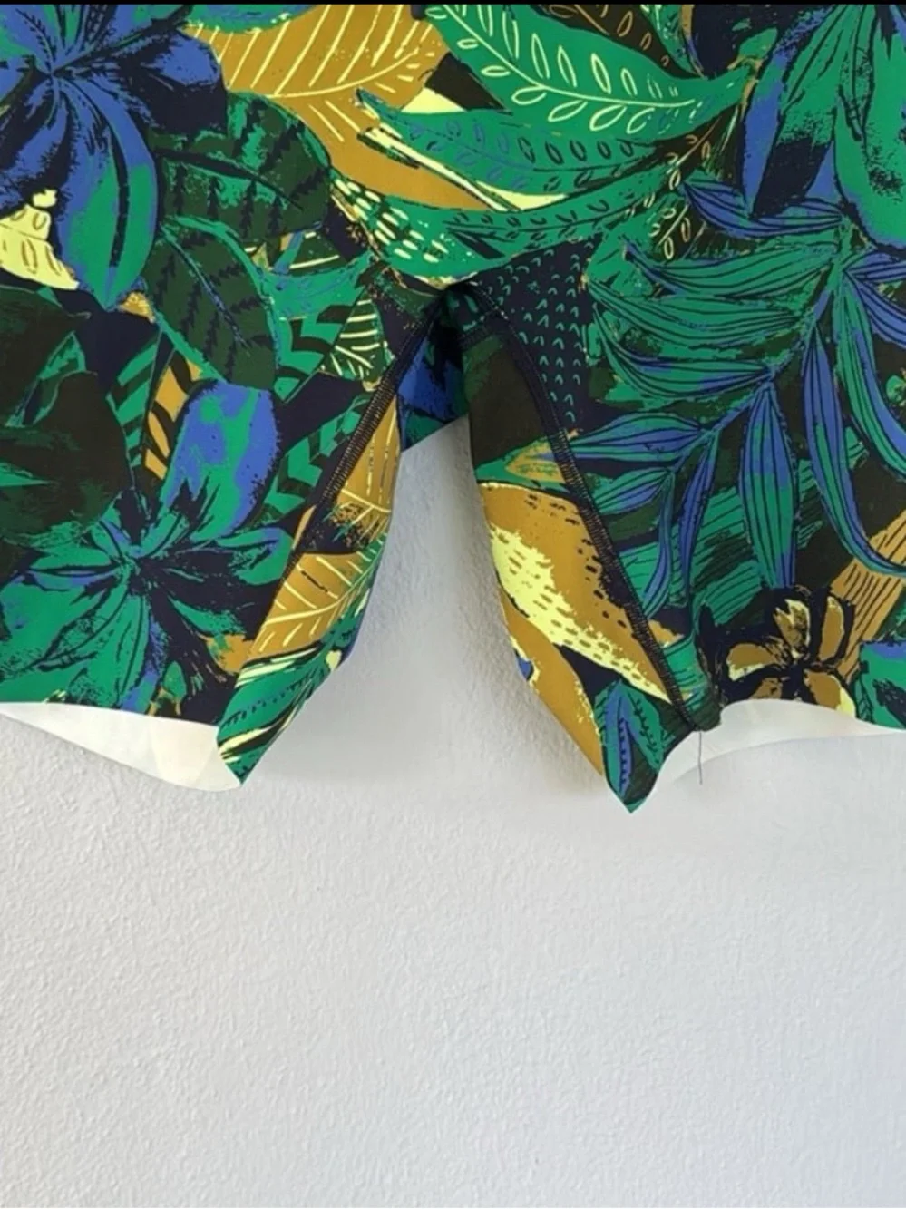 Aerie Offline green tropical drawstring waistband stretch bike shorts medium